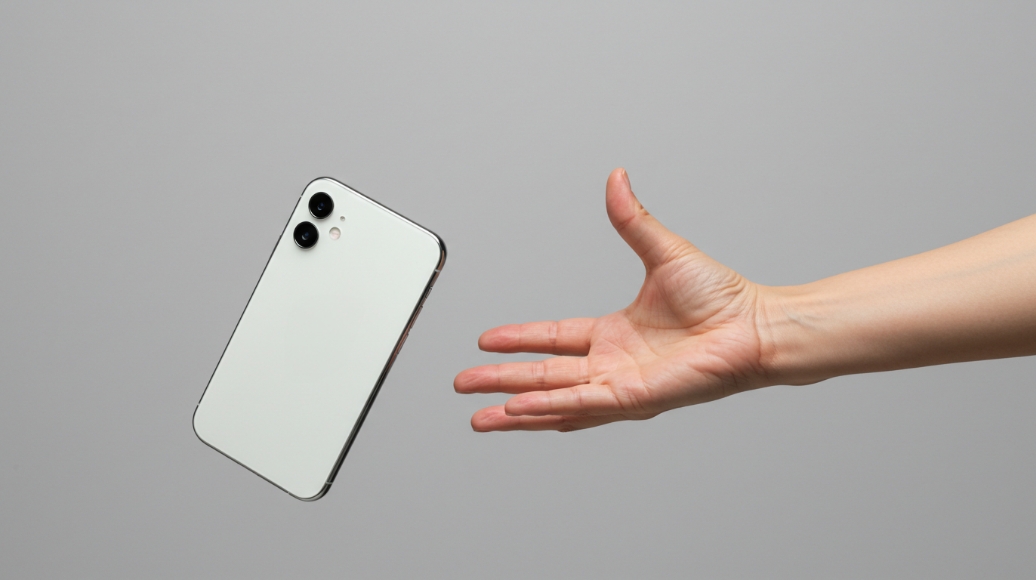 물건을 자주 떨어뜨림